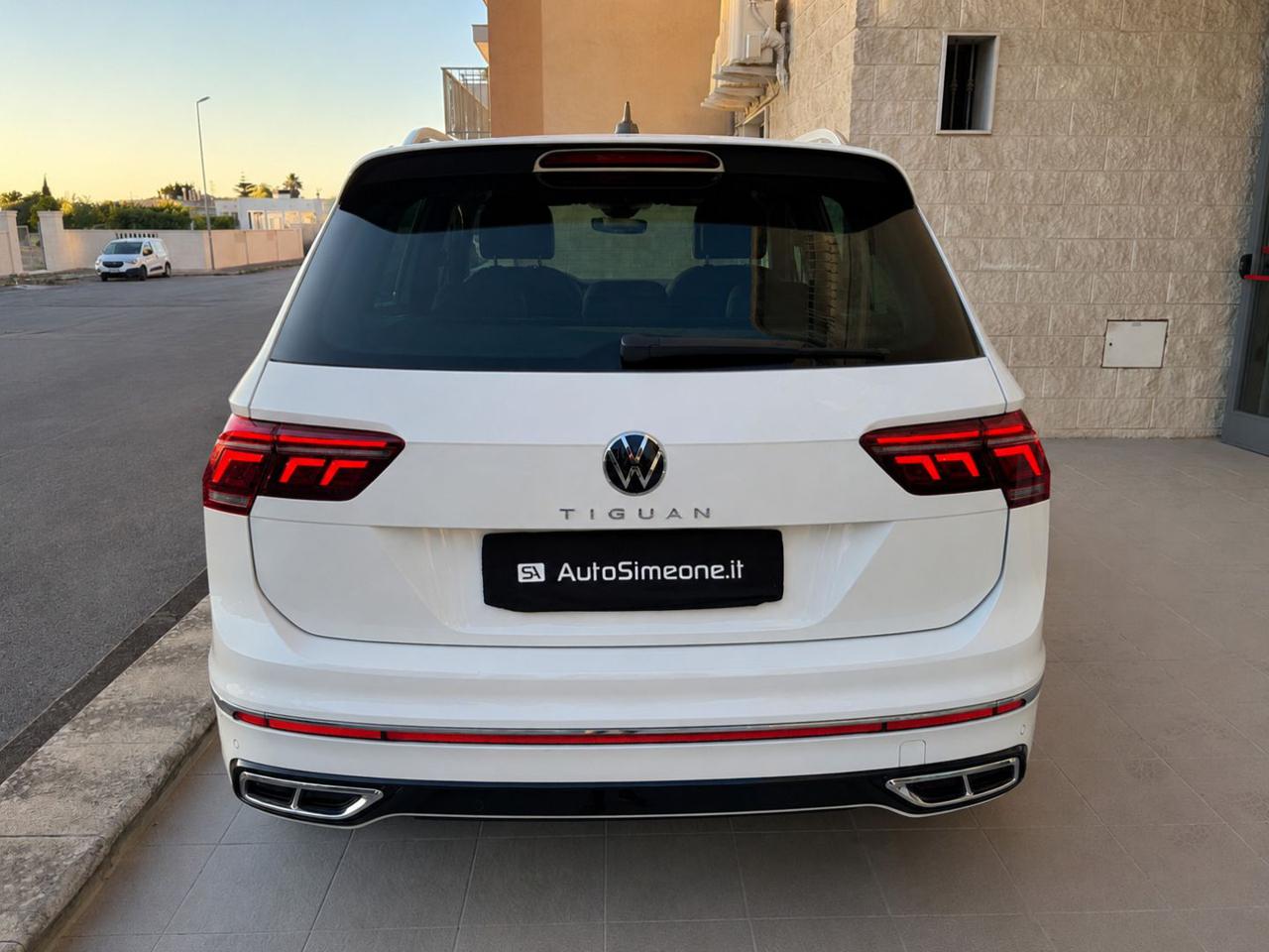 VOLKSWAGEN Tiguan 2.0 TDI 150 CV SCR DSG R-Line LUCI AMBIENTE - 6