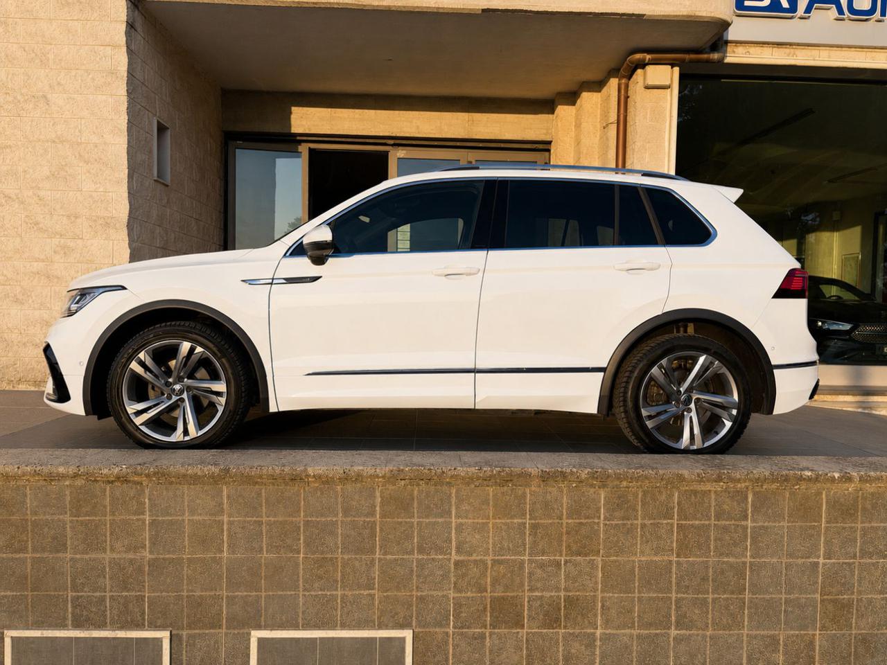 VOLKSWAGEN Tiguan 2.0 TDI 150 CV SCR DSG R-Line LUCI AMBIENTE - 8