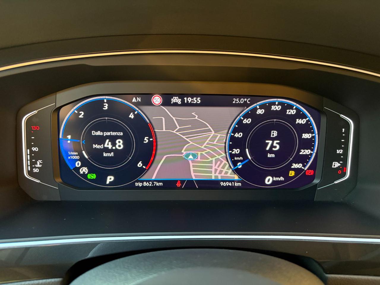 VOLKSWAGEN Tiguan 2.0 TDI 150 CV SCR DSG R-Line LUCI AMBIENTE - 26