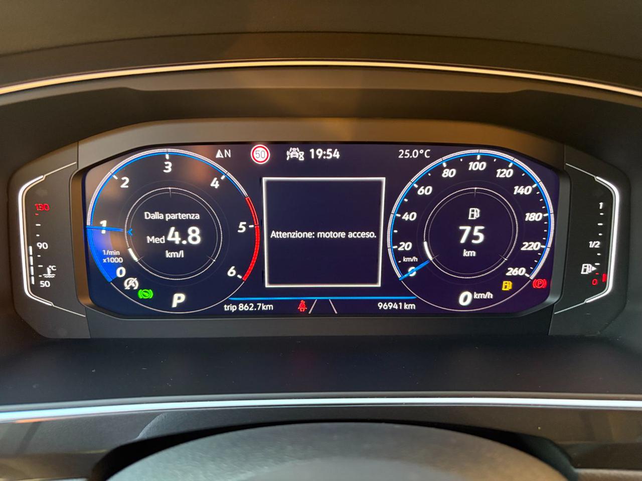VOLKSWAGEN Tiguan 2.0 TDI 150 CV SCR DSG R-Line LUCI AMBIENTE - 25