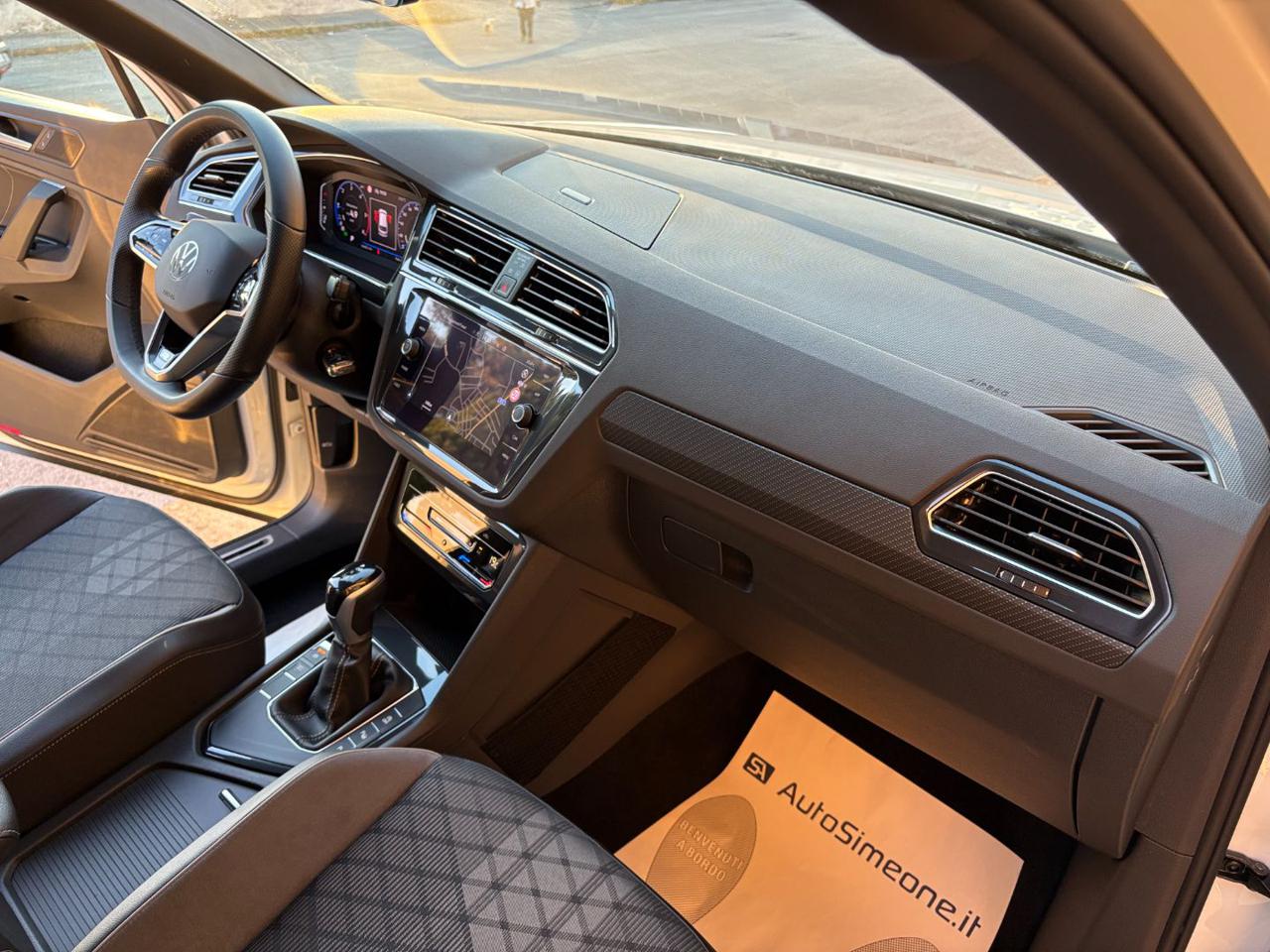 VOLKSWAGEN Tiguan 2.0 TDI 150 CV SCR DSG R-Line LUCI AMBIENTE - 14