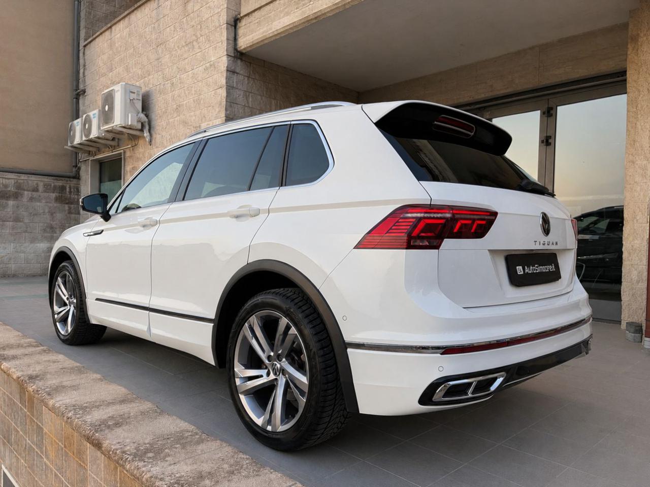 VOLKSWAGEN Tiguan 2.0 TDI 150 CV SCR DSG R-Line LUCI AMBIENTE - 7
