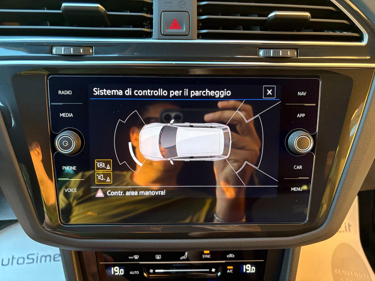 VOLKSWAGEN Tiguan 2.0 TDI 150 CV SCR DSG R-Line LUCI AMBIENTE - 33