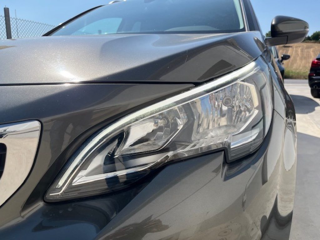 PEUGEOT 3008 BlueHDi 120 S&S Allure - 8