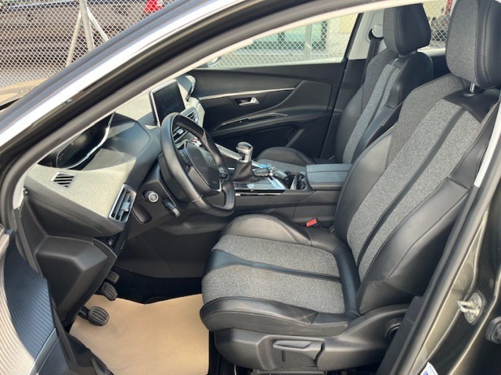 PEUGEOT 3008 BlueHDi 120 S&S Allure - 9