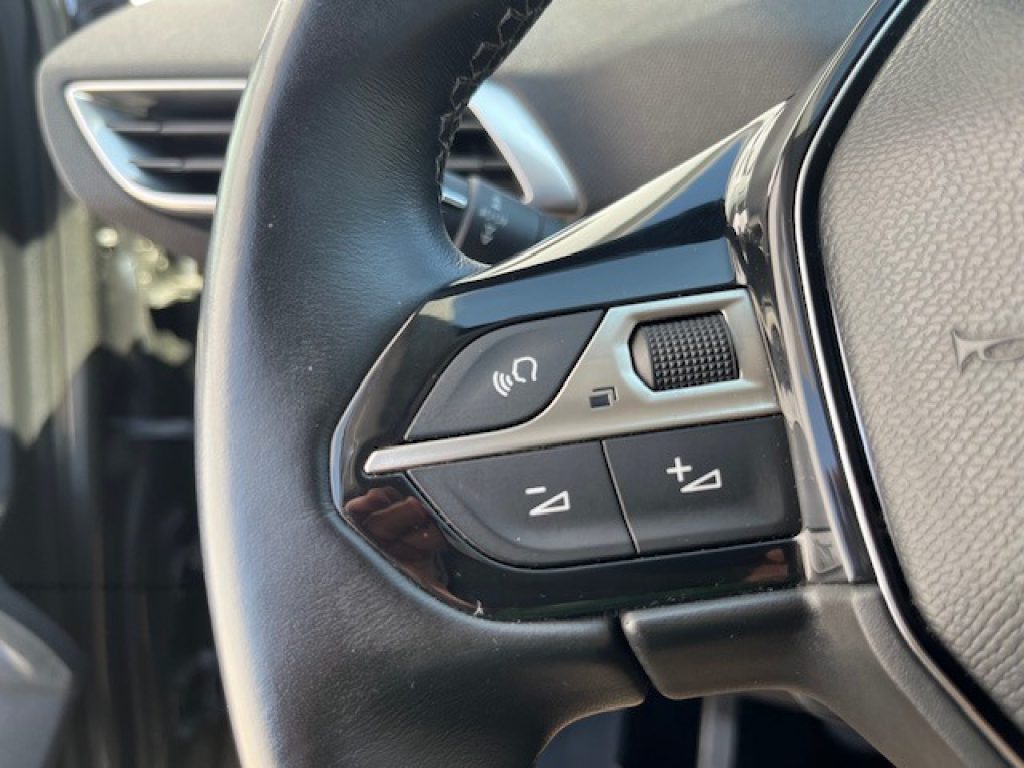 PEUGEOT 3008 BlueHDi 120 S&S Allure - 14