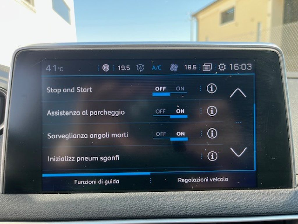 PEUGEOT 3008 BlueHDi 120 S&S Allure - 18