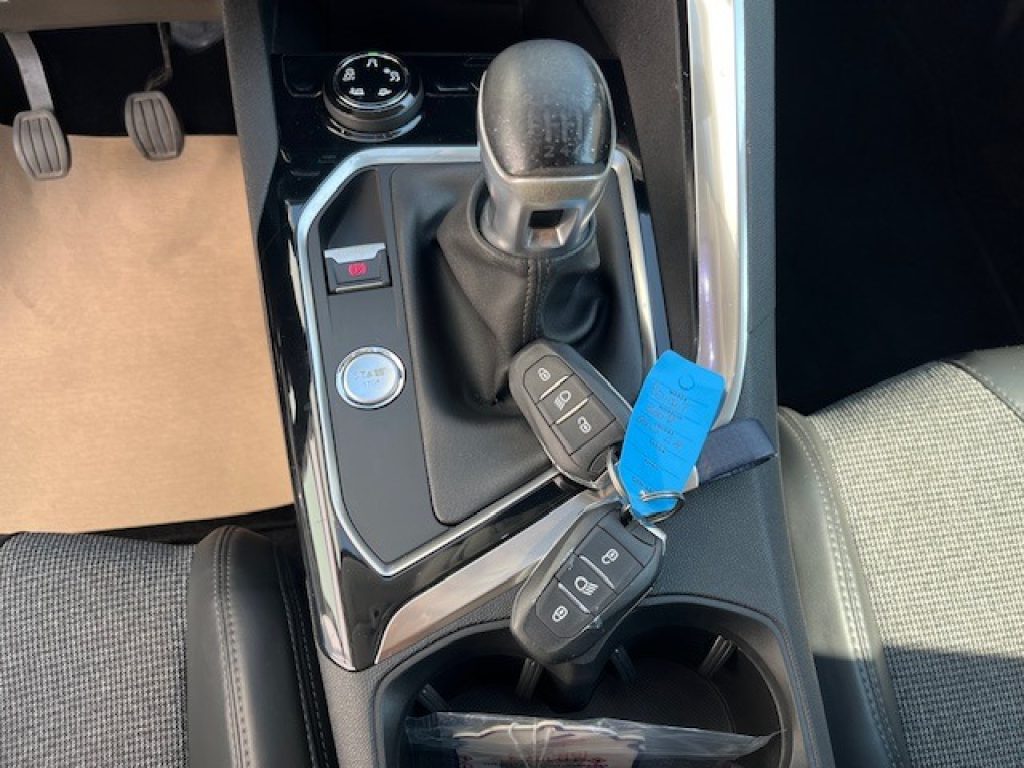 PEUGEOT 3008 BlueHDi 120 S&S Allure - 21