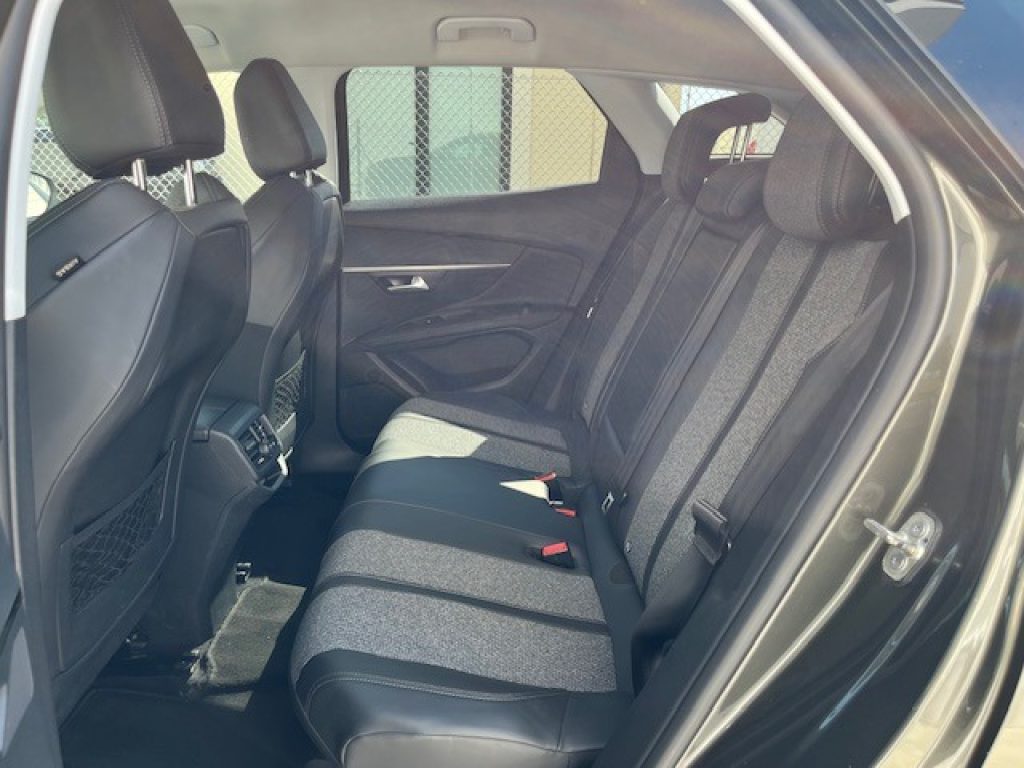 PEUGEOT 3008 BlueHDi 120 S&S Allure - 23
