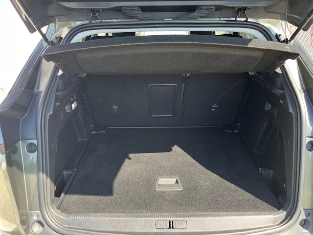 PEUGEOT 3008 BlueHDi 120 S&S Allure - 24