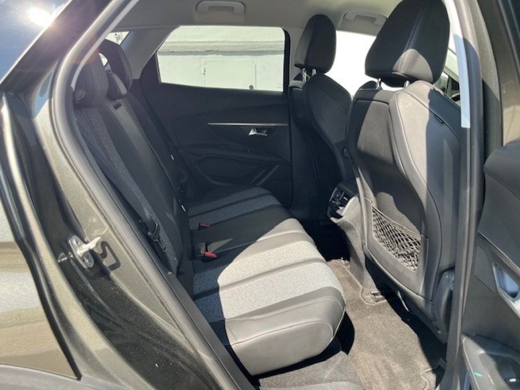 PEUGEOT 3008 BlueHDi 120 S&S Allure - 26