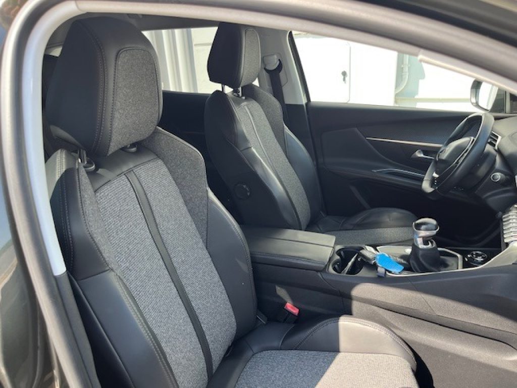 PEUGEOT 3008 BlueHDi 120 S&S Allure - 31