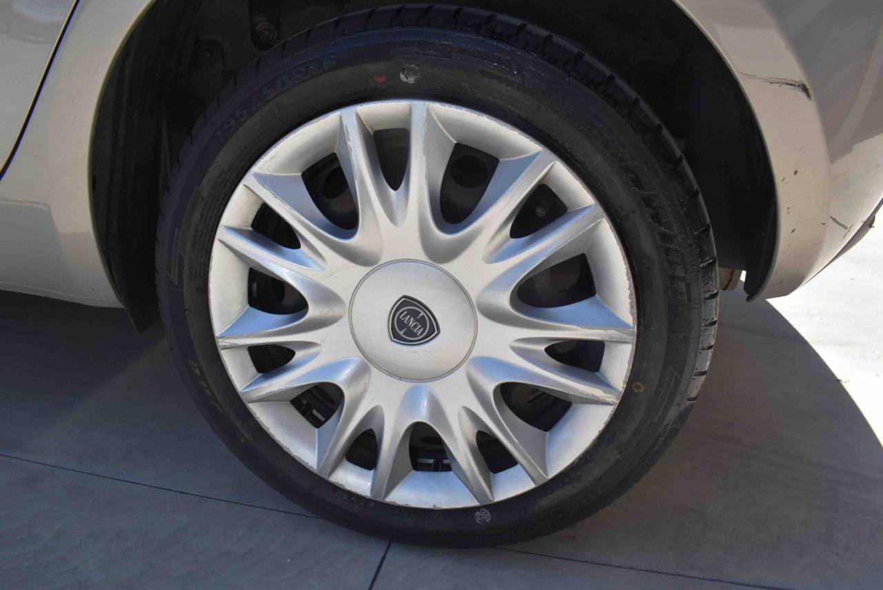 LANCIA Ypsilon 1.2 69 CV 5 porte GPL Ecochic Gold - 17