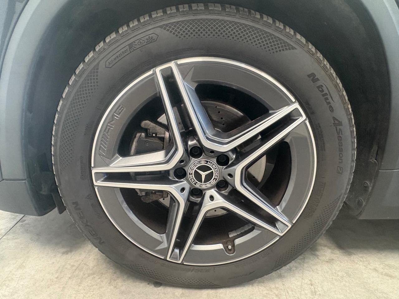 MERCEDES-BENZ GLA 180 d Automatic Premium - 17