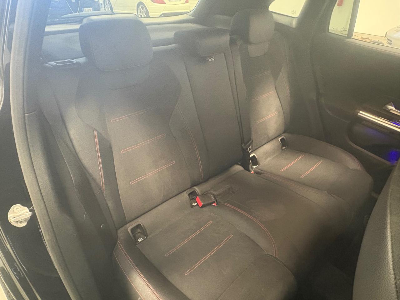 MERCEDES-BENZ GLA 180 d Automatic Premium - 14