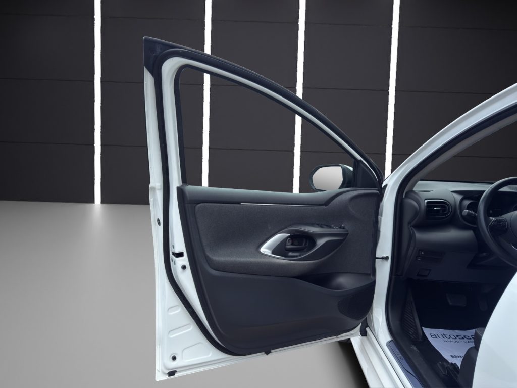 TOYOTA Yaris 1.5 Hybrid 5 porte Trend - 12