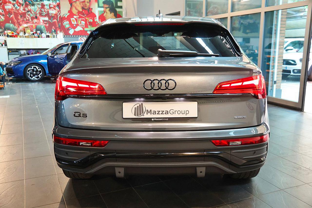 AUDI Q5 40 TDI Sportback Quattro Identity Black S-Line - 8