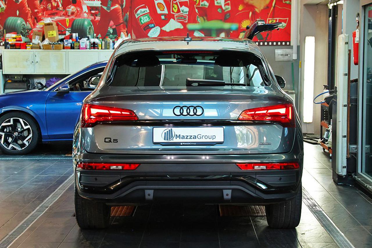 AUDI Q5 40 TDI Sportback Quattro Identity Black S-Line - 4