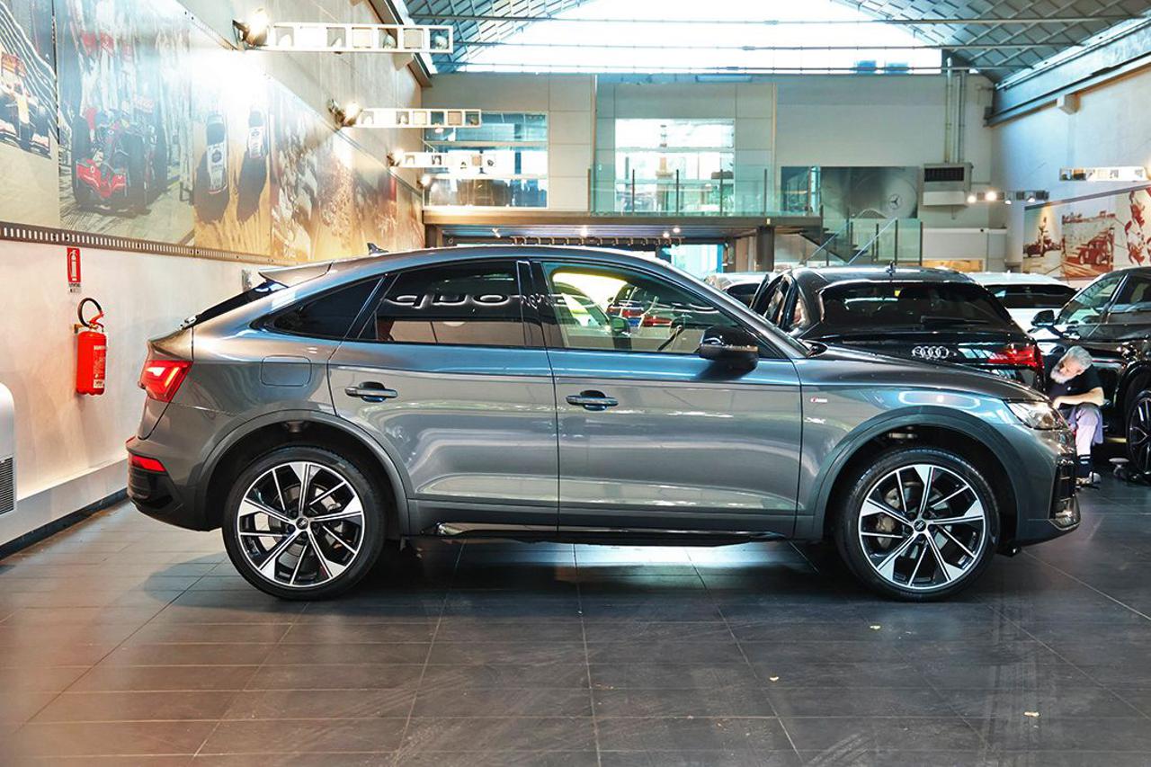 AUDI Q5 40 TDI Sportback Quattro Identity Black S-Line - 2