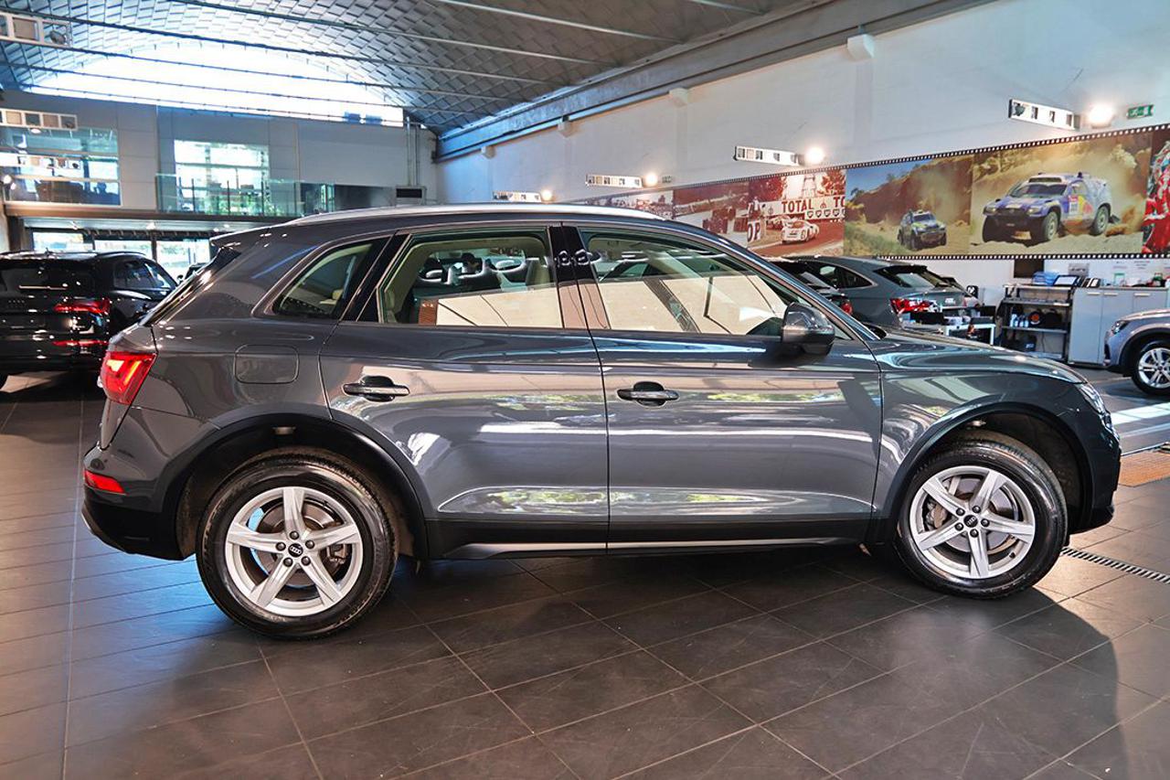 AUDI Q5 40 TDI Quattro S-Tronic Business - 10
