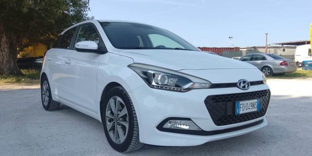 HYUNDAI i20 Argento metallizzato