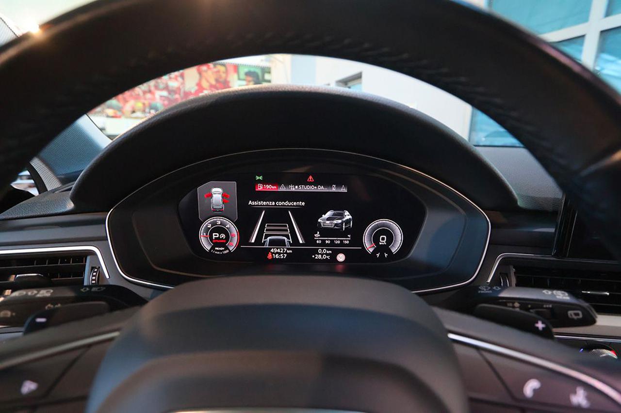 AUDI A4 30 TDI Avant S-Tronic Business Advanced - 32