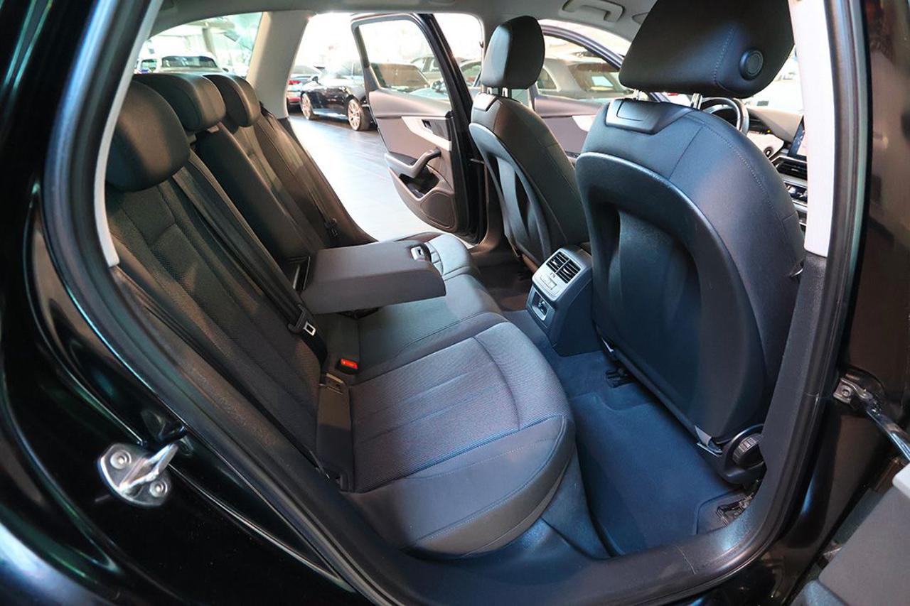 AUDI A4 30 TDI Avant S-Tronic Business Advanced - 19