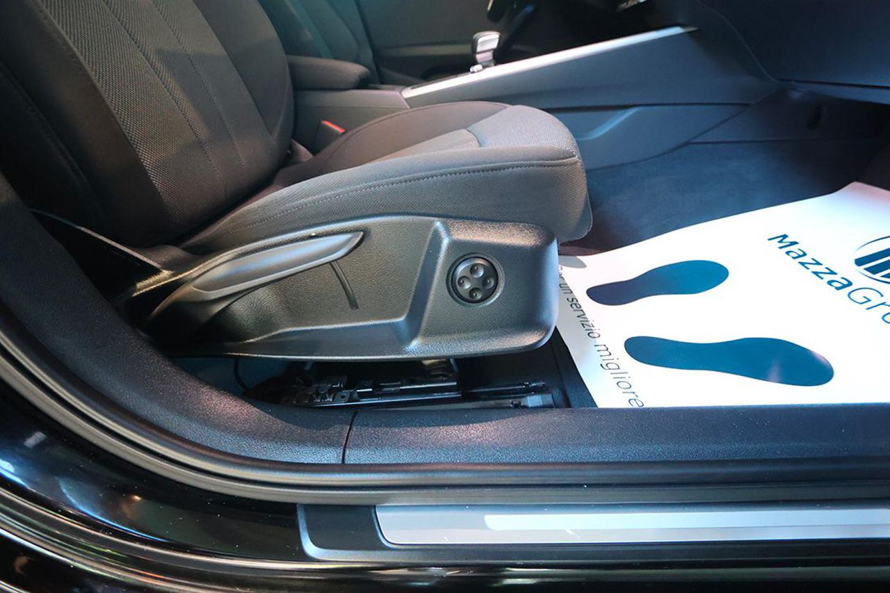 AUDI A4 30 TDI Avant S-Tronic Business Advanced - 40