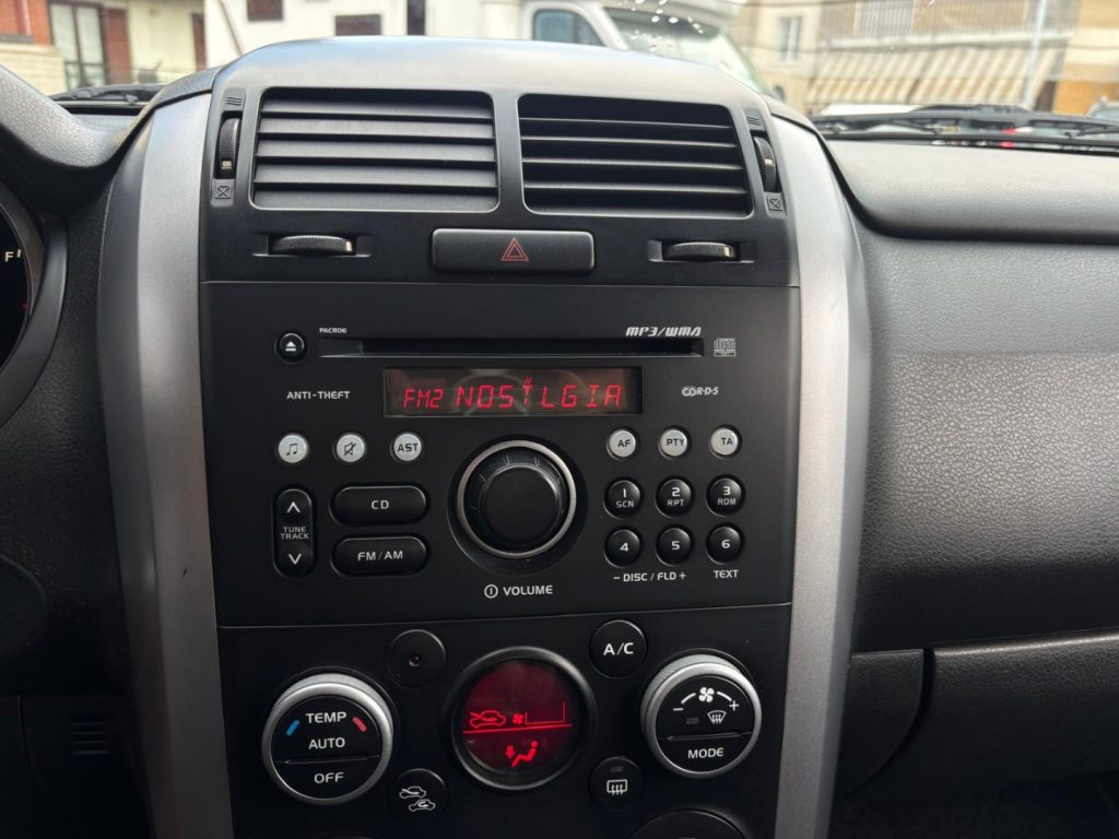 SUZUKI Grand Vitara 1.9 DDiS 3 porte 4X4 - 12