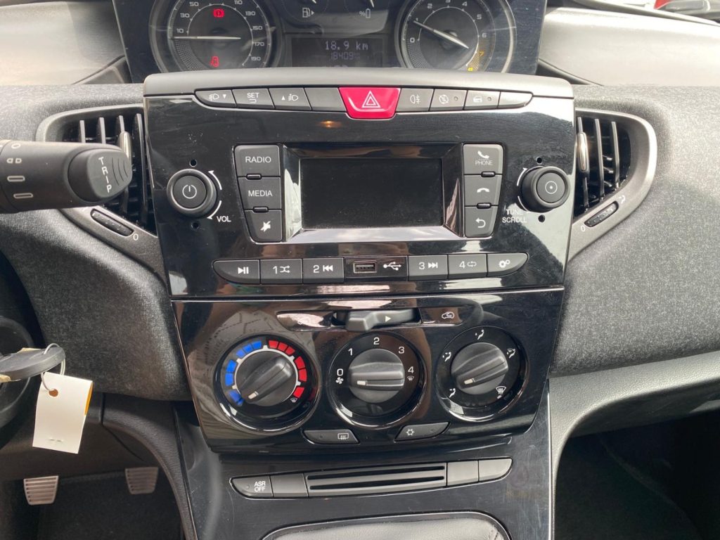 LANCIA Ypsilon 1.0 Mild-Hybrid Silver 5POSTI - 12