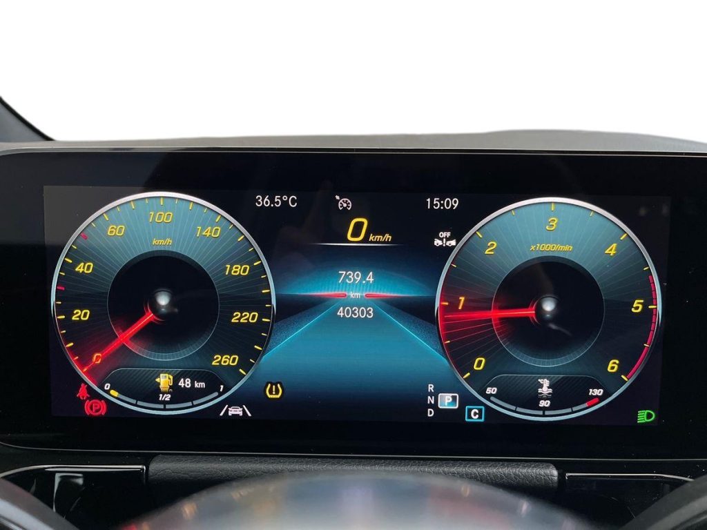 MERCEDES-BENZ GLA 200 d Automatic Premium - 8