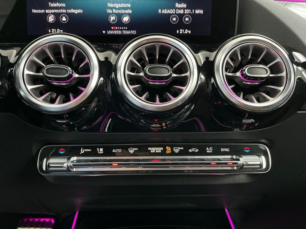 MERCEDES-BENZ GLA 200 d Automatic Premium - 14