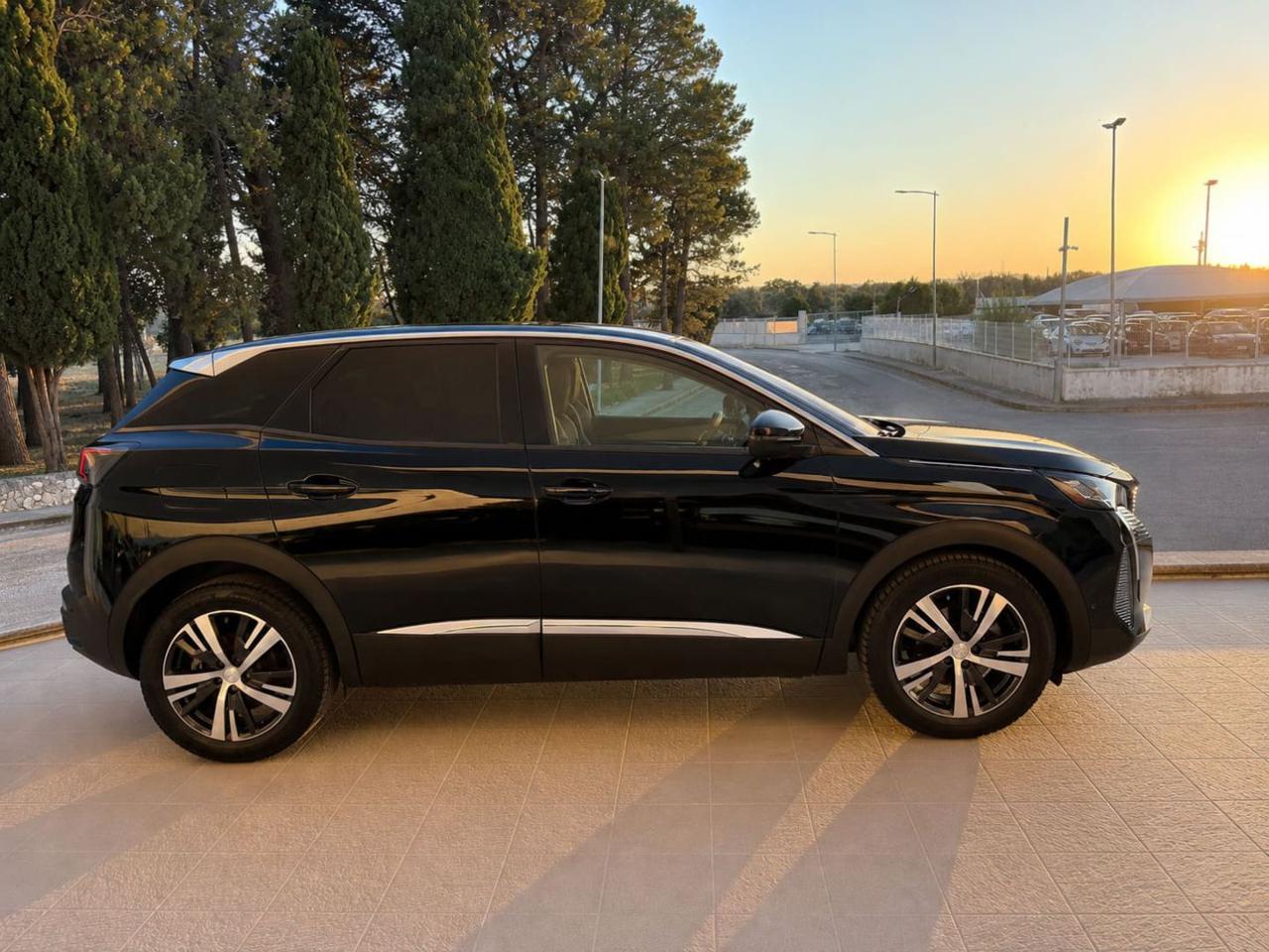PEUGEOT 3008 1.5 BlueHDi 130 S&S EAT8 Allure - 4