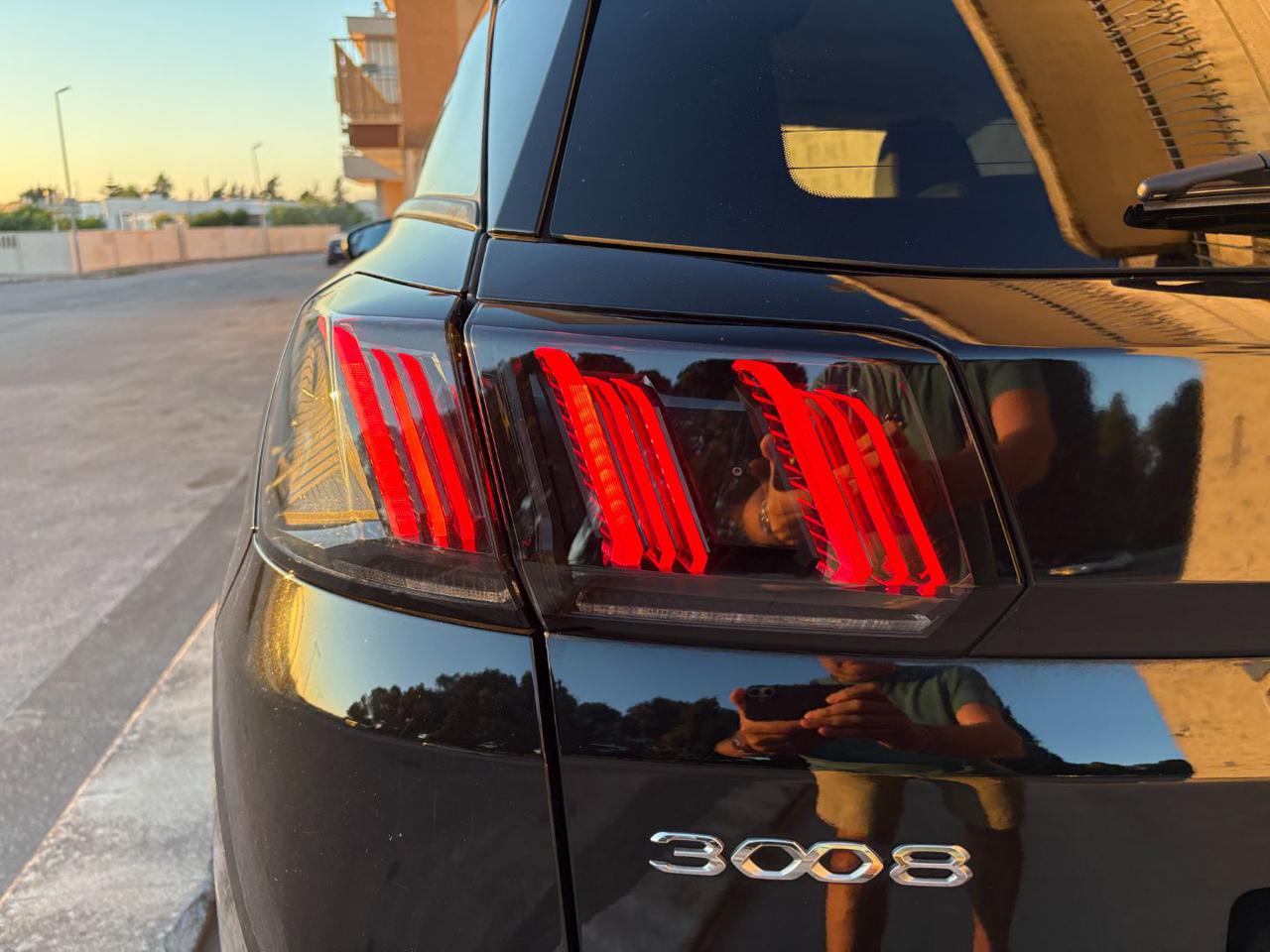 PEUGEOT 3008 1.5 BlueHDi 130 S&S EAT8 Allure - 31