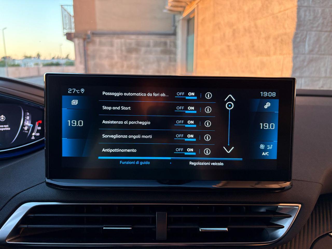 PEUGEOT 3008 1.5 BlueHDi 130 S&S EAT8 Allure - 26