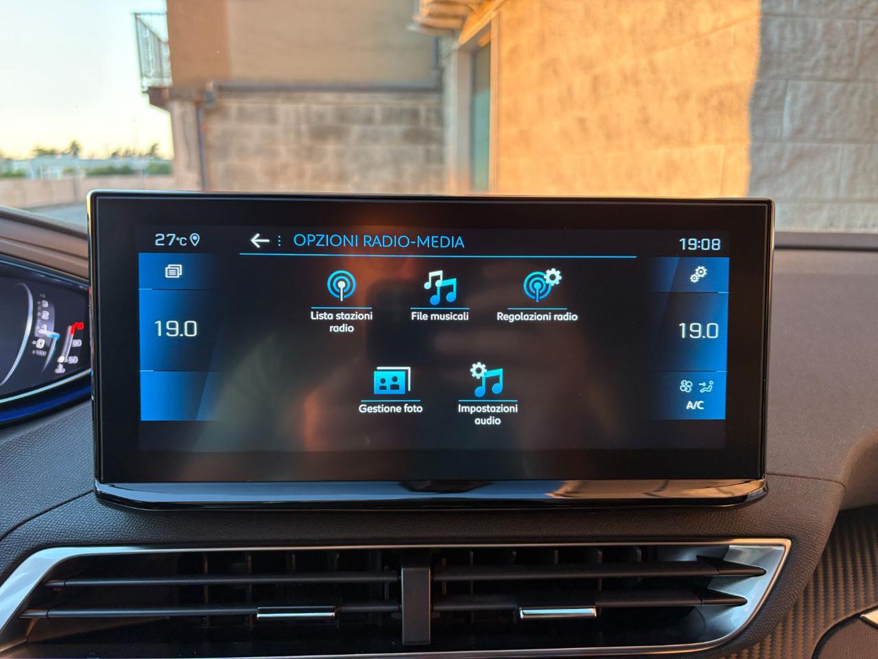 PEUGEOT 3008 1.5 BlueHDi 130 S&S EAT8 Allure - 24