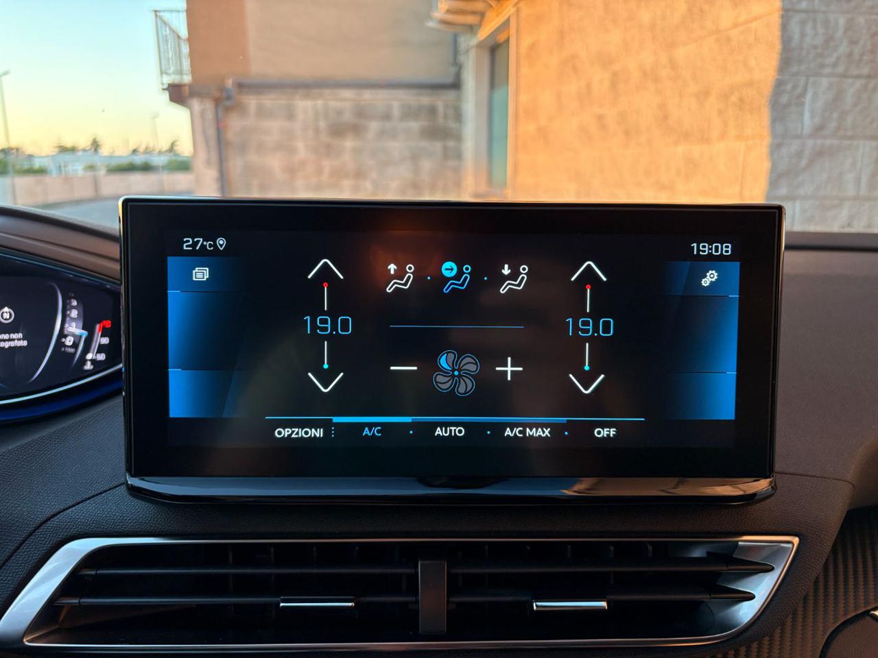 PEUGEOT 3008 1.5 BlueHDi 130 S&S EAT8 Allure - 25