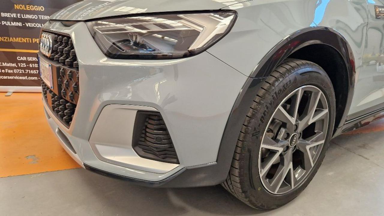 AUDI A1 allstreet 30 TFSI S tronic Identity Contrast - 4