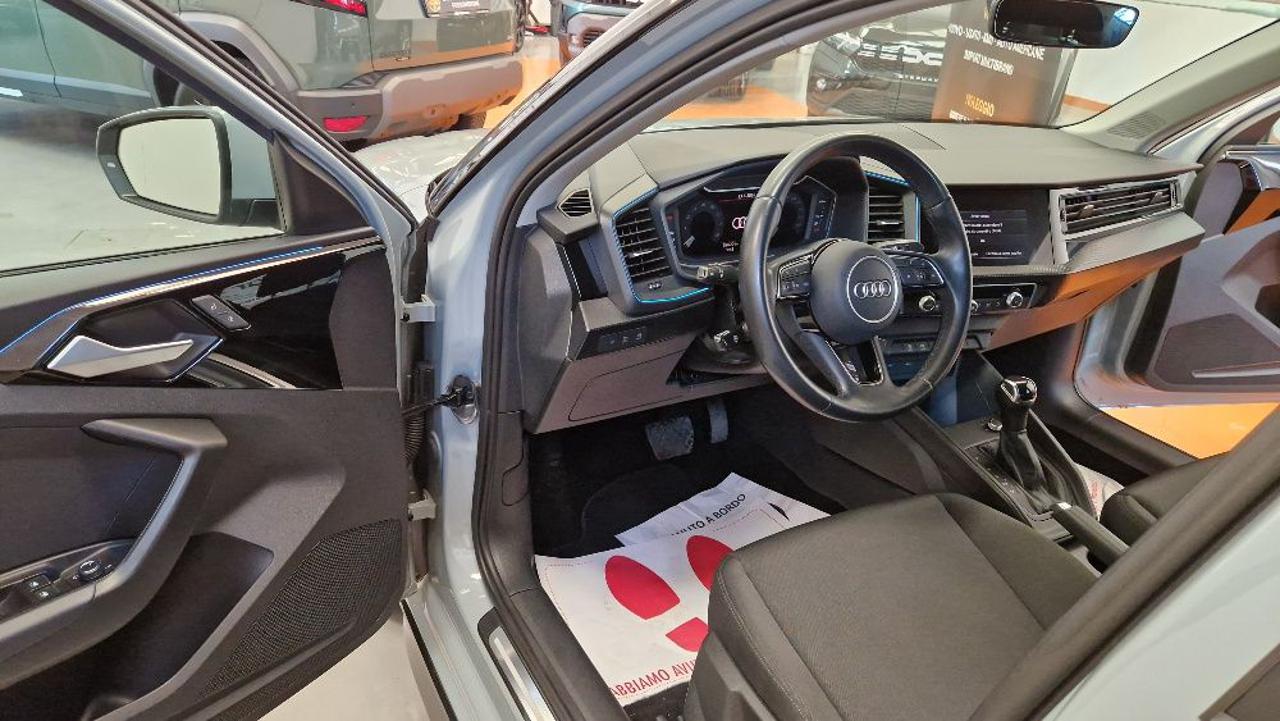 AUDI A1 allstreet 30 TFSI S tronic Identity Contrast - 5