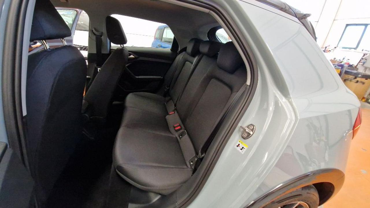 AUDI A1 allstreet 30 TFSI S tronic Identity Contrast - 14