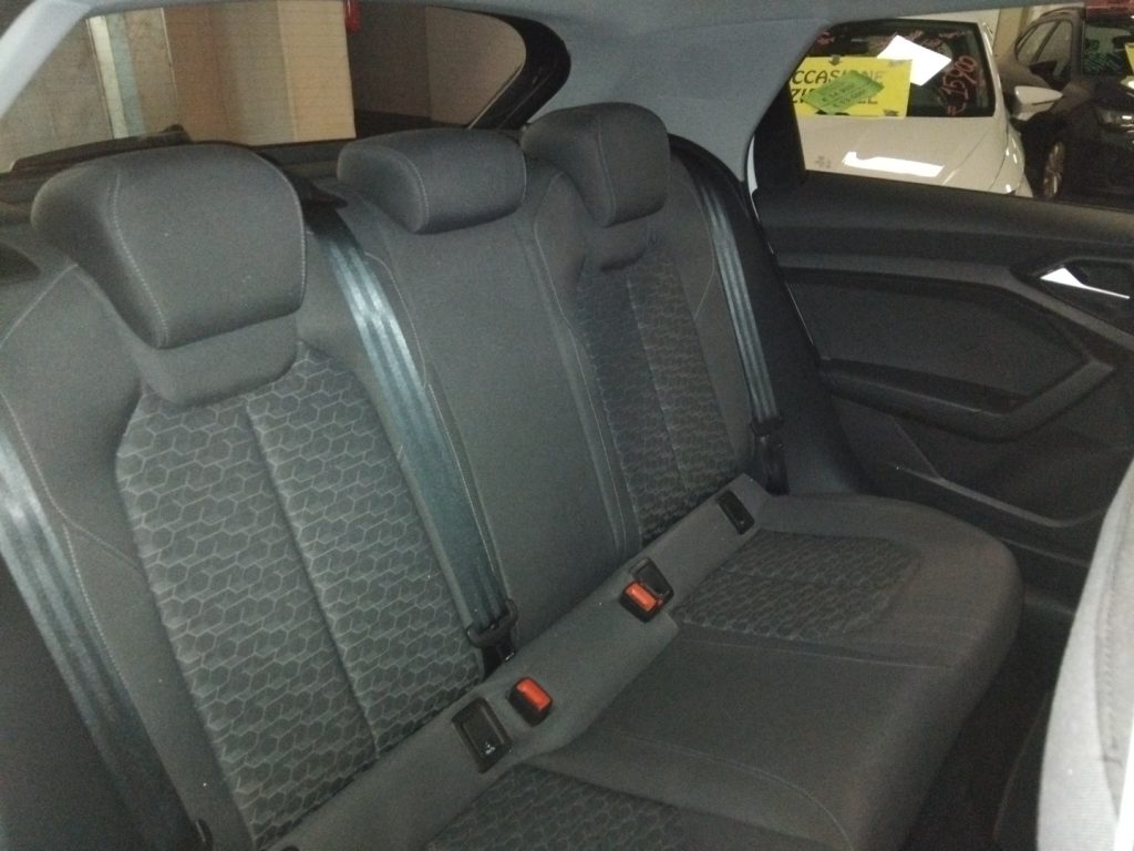 AUDI A1 citycarver 30 TFSI S tronic Identity Contrast - 11