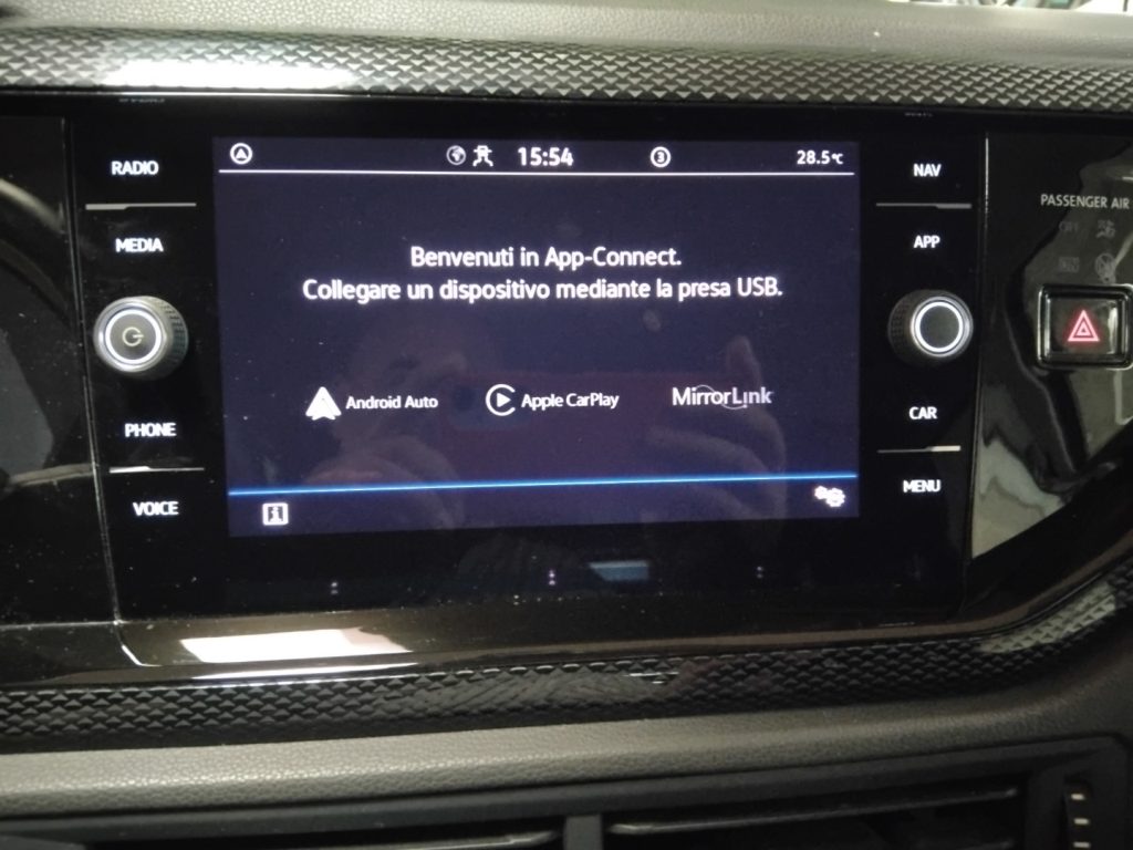 VOLKSWAGEN Polo 1.0 TSI DSG Life - 23