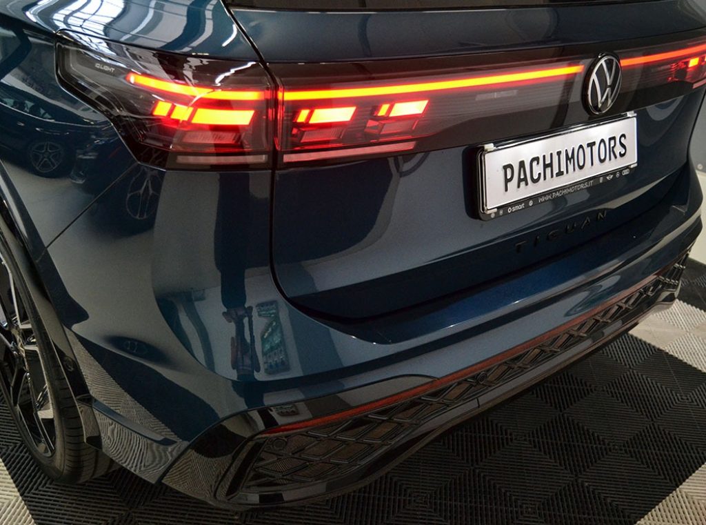 VOLKSWAGEN Tiguan 2.0 TDI 193 CV EVO ACT R-Line DSG 4 Motion Km 148 - 24