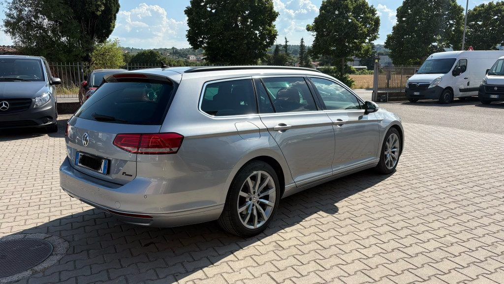 VOLKSWAGEN Passat 2.0 TDI DSG Business BlueMotion Technology - 3