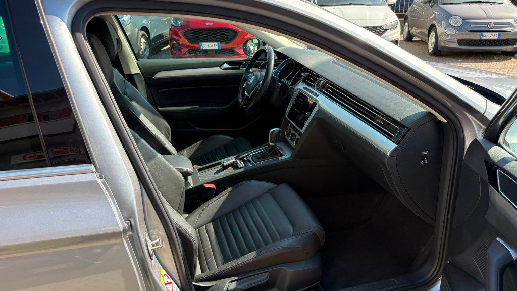 VOLKSWAGEN Passat 2.0 TDI DSG Business BlueMotion Technology - 22