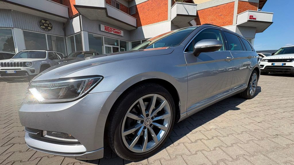 VOLKSWAGEN Passat 2.0 TDI DSG Business BlueMotion Technology - 24