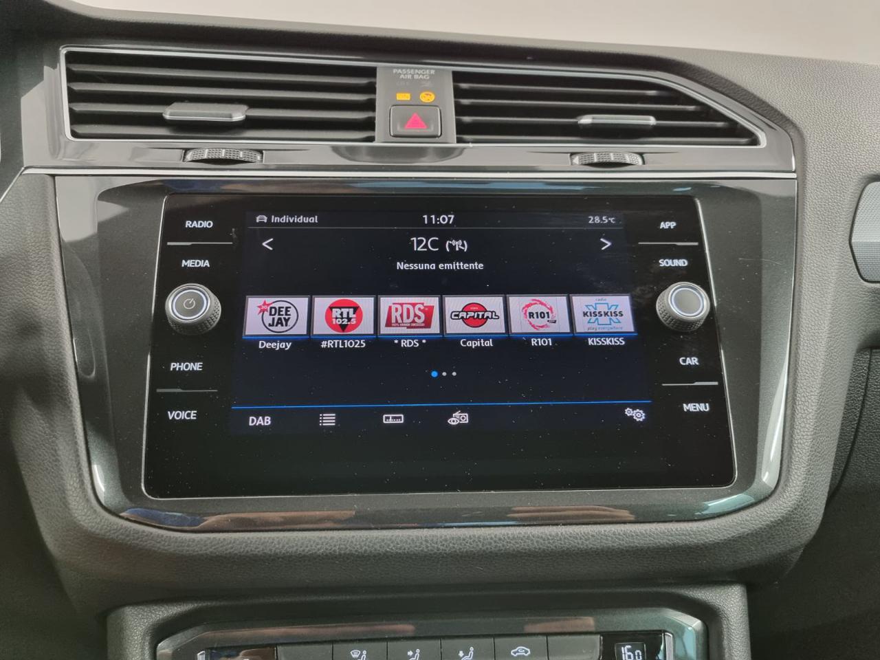VOLKSWAGEN Tiguan 1.5 TSI Sport ACT BlueMotion Technology - 17