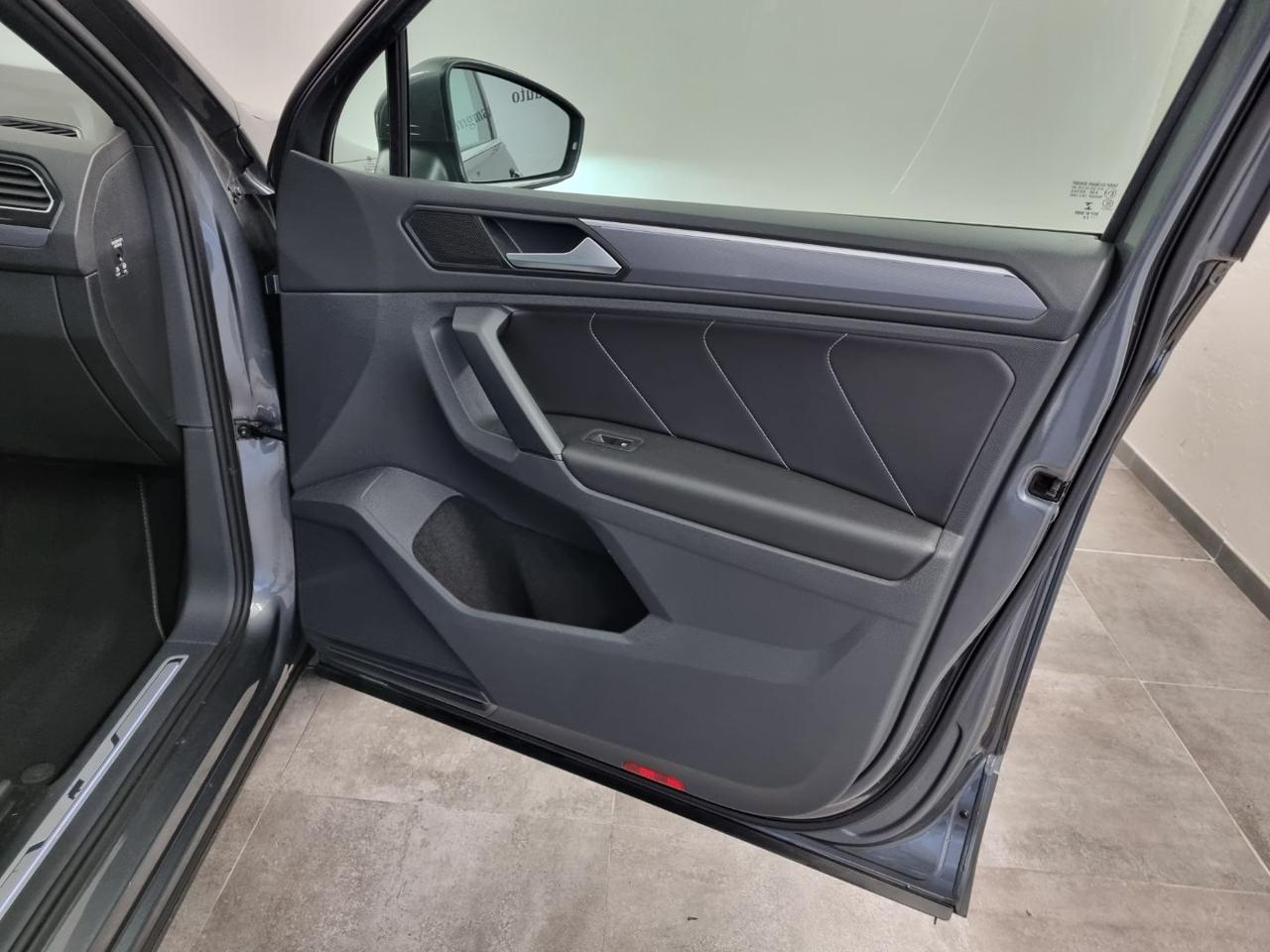 VOLKSWAGEN Tiguan 1.5 TSI Sport ACT BlueMotion Technology - 31