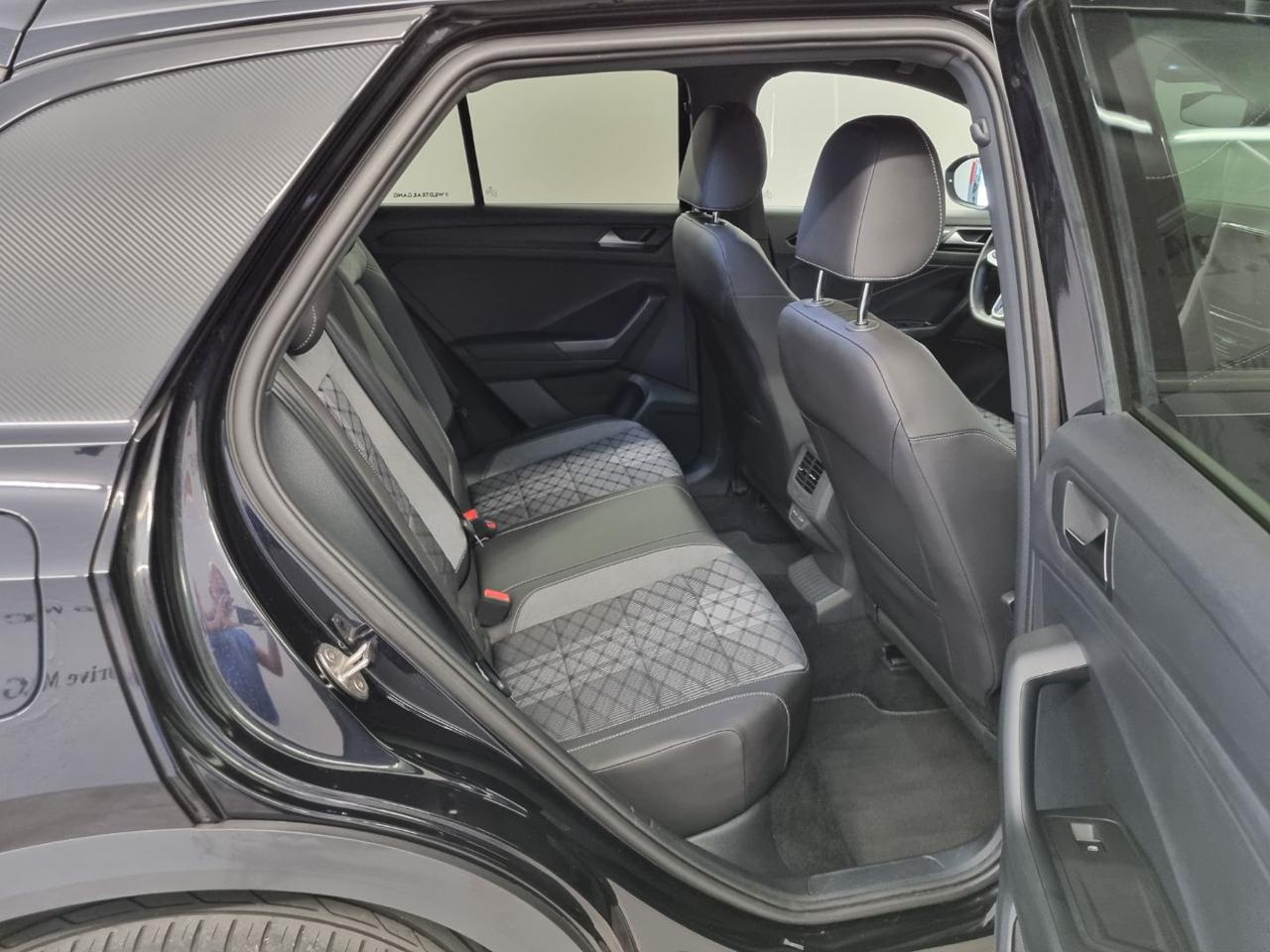VOLKSWAGEN T-Roc 1.5 TSI ACT DSG R-Line - 26
