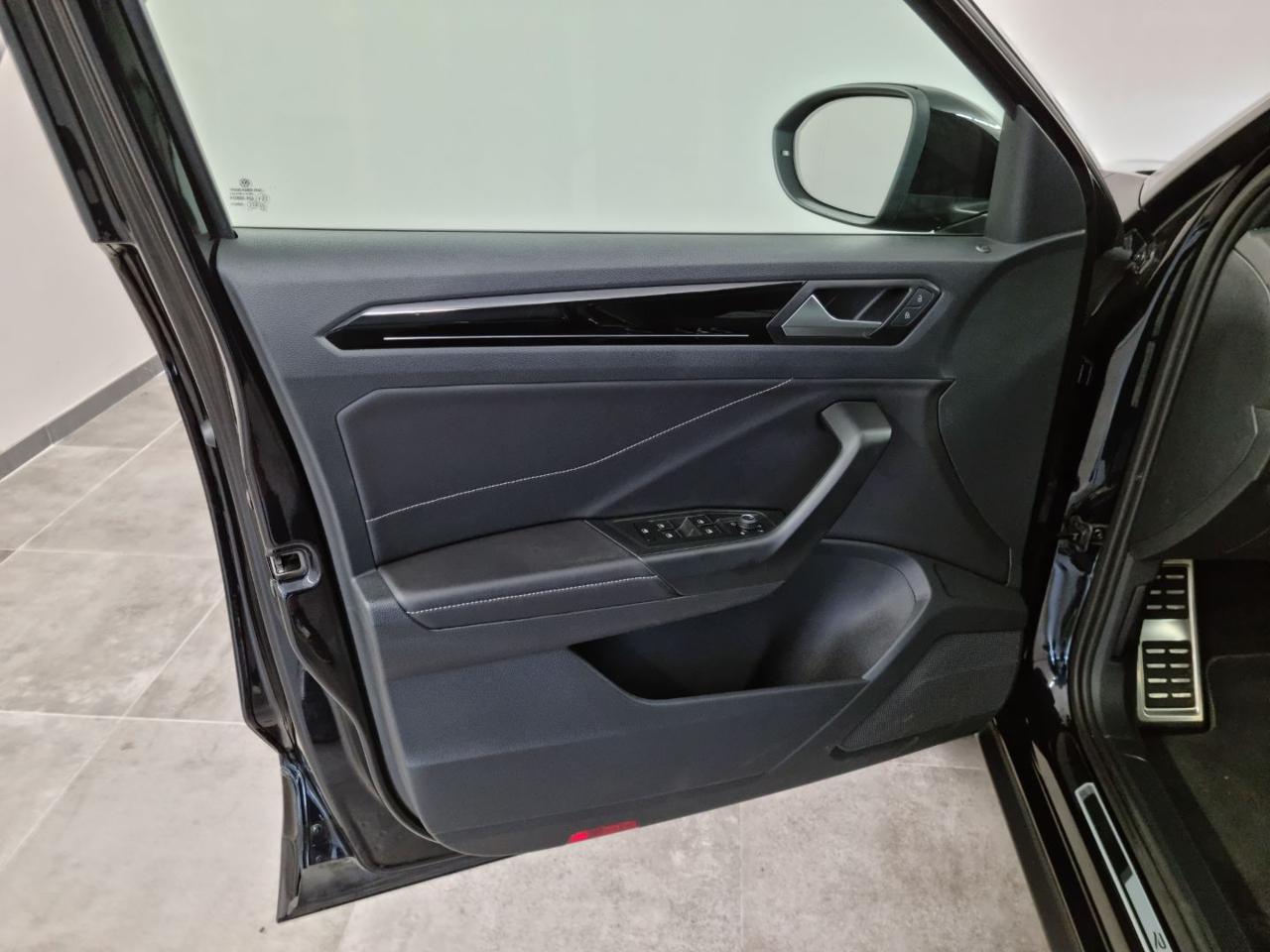 VOLKSWAGEN T-Roc 1.5 TSI ACT DSG R-Line - 25